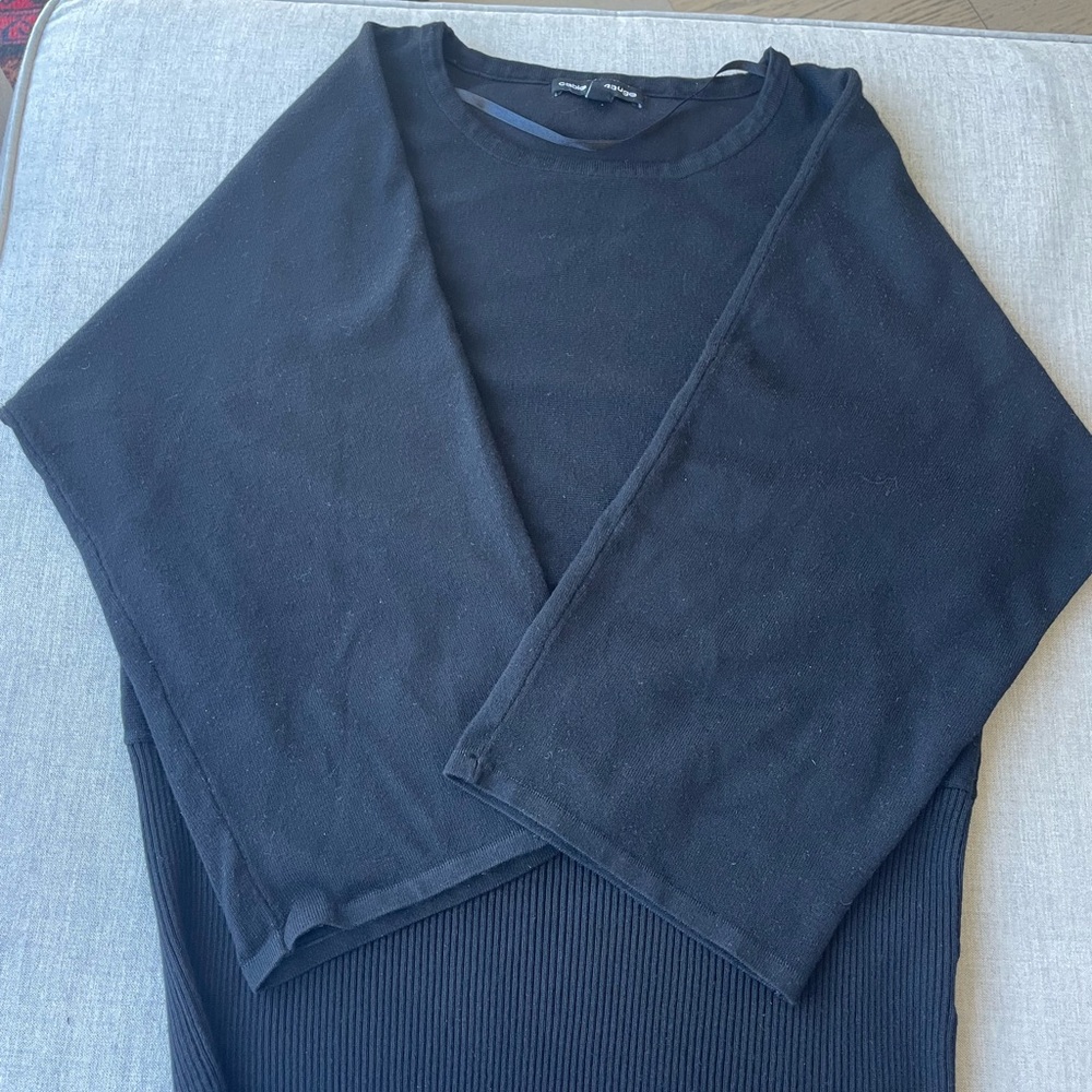 Cable & Gauge bell sleeves black sweater
